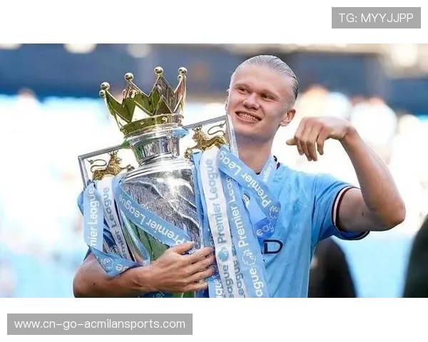 哈兰德训练时与老球迷拥抱,泪点刷屏 哈兰德训练时与老球迷拥抱,泪点刷屏