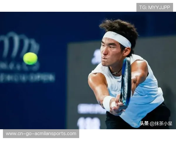 网球名将连签三场惊险胜利，晋级之路如电影