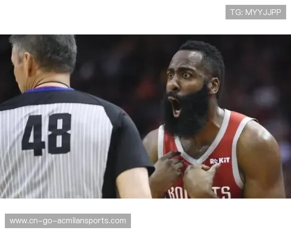 哈登怒砸更衣柜画面曝光:队友不敢说话